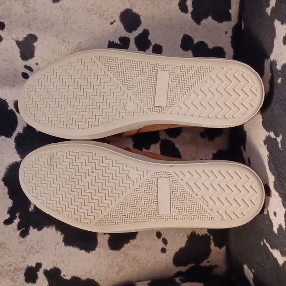 PAINT ME!  suede ruffle tennis flat - 7 - Picture 4 of 6